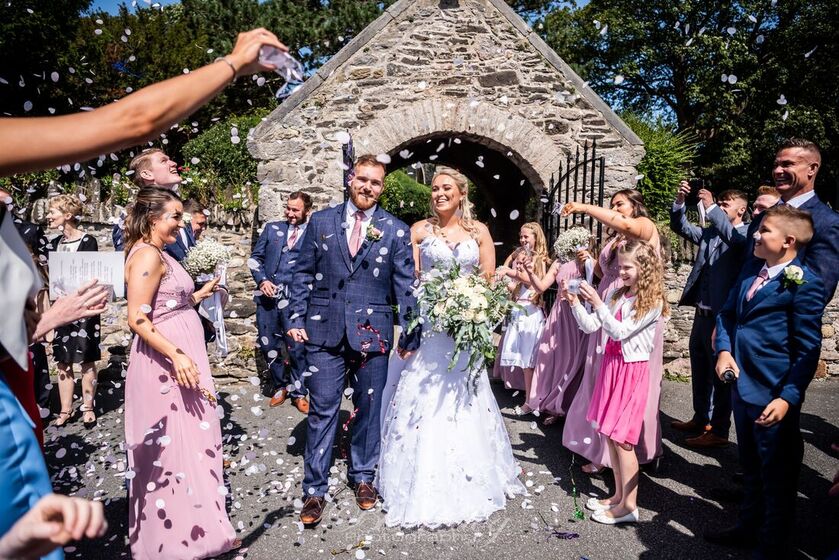 black dog photography church confetti